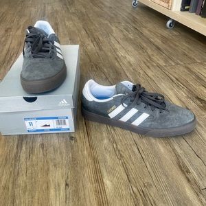 Men’s size 11 Adidas Vulcraid3r sneakers